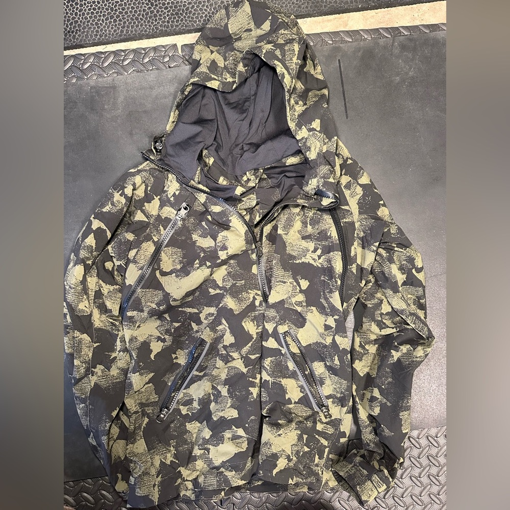 Lululemon size 6 Army print rain coat